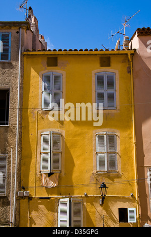 Traditionelle Häuser, St. Tropez, Côte d ' Azur, Frankreich. Stockfoto