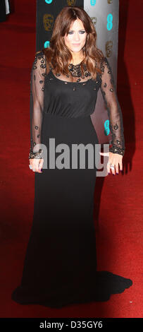 London, UK, 10. Februar 2013: Caroline Flack kommt für den EE British Academy Film Awards - Red Carpet Ankünfte am Royal Opera House. Stockfoto