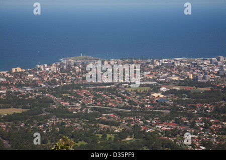 Der Blick vom Mount Keira Aussichtspunkt über die Stadt Wollongong, New-South.Wales, Australien. Stockfoto