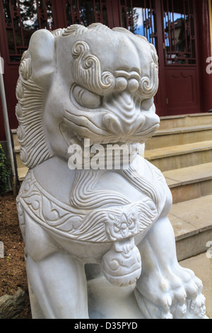 Chinesische Löwen bewacht Eingang der Pagode Stockfoto