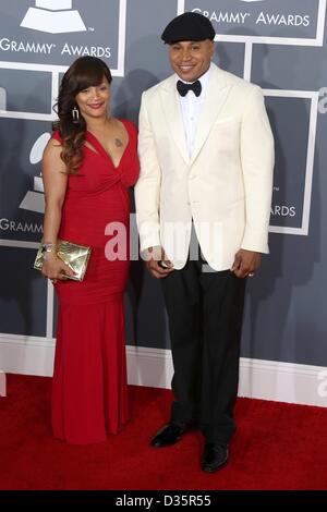 Los Angeles, Kalifornien, USA. 10. Februar 2013. Simone Johnson, LL Cool J im Ankunftsbereich für die 55. Annual Grammy Awards - Ankünfte Pt 2, STAPLES Center, Los Angeles, CA 10. Februar 2013. Foto von: Jef Hernandez/Everett Collection / Alamy Live News Stockfoto