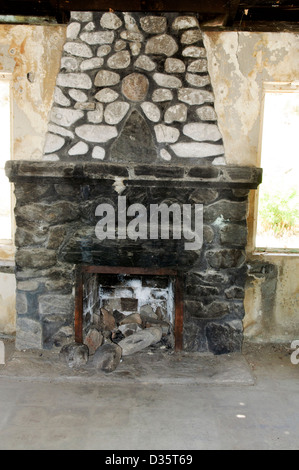 Gebäude und meine Welle Eingang von dem Riff Silberbergwerk in den San Bernardino Mountains, Kalifornien und Umgebung: Stockfoto