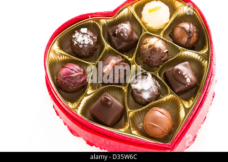 Ausgefallene Trüffel im Herzen geformt Boxen für Valentinstag. Stockfoto