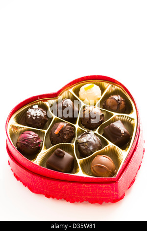 Ausgefallene Trüffel im Herzen geformt Boxen für Valentinstag. Stockfoto