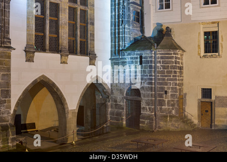 Innenhof der mittelalterlichen Burg in Prag, Tschechische Republik Stockfoto