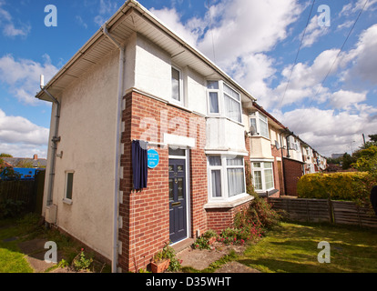 Gesamtansicht der eine blaue Plakette zu Ehren von Ronnie Barker auf seinem ehemaligen Haus der Familie in Cowley, Oxford Stockfoto