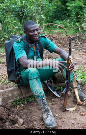 Kongo, 29. September 2012: eine Gruppe von Ecoguards aus Kamerun und Gabun patrouillieren die Messok Dja-Nationalpark, auf der Suche nach Beweisen für Wildtiere Wilderei. Stockfoto