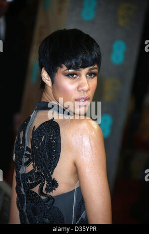 London, UK. 10. Februar 2013. Schauspielerin Zawe Ashton kommt bei den EE British Academy Film Awards am Royal Opera House in London. Foto: Hubert Boesl/Dpa/Alamy Live News Stockfoto