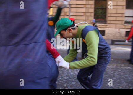 10. Februar 2013 Karnevalszug auf Via Nazionale Street in Rom Italien Stockfoto