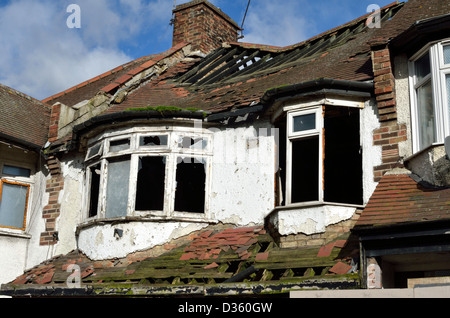 Verfallene Häuser auf Bowes Road in der Nähe von Arnos Grove, London, UK Stockfoto