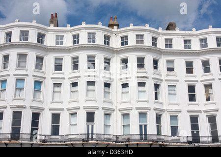 weiße regency Stilarchitektur auf Brighton Seafront, England Stockfoto