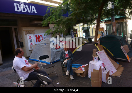 Protest gegen Bank Räumungen in Spanien - Santa Cruz De Tenerife, Kanarische Inseln. "Besetzen Sie" Stil-Protest-Camp außerhalb der Bank. Stockfoto