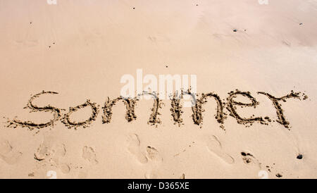 "Sommer" steht in den Sand auf Fuerteventura. Stockfoto