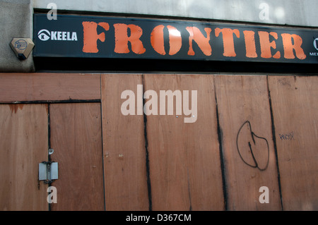 London. Wirtschaft. Closed-Shop - Frontier - Outdoor-Sport-shop Stockfoto