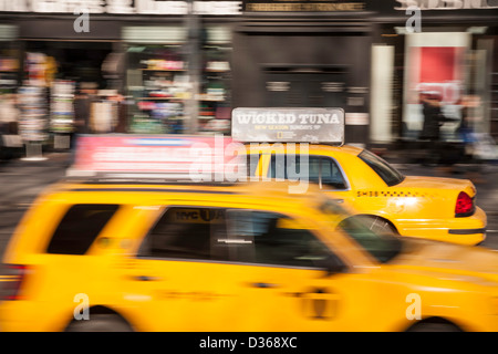 NYC gelben Taxis mit dem neuesten 'Brief T'-logo Stockfoto