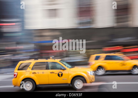 NYC gelben Taxis mit dem neuesten 'Brief T'-logo Stockfoto