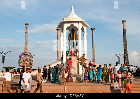 Mahatma Gandhi-Statue an der Uferpromenade von Pondicherry (Puducherry) Indien Tamil Nadu Stockfoto