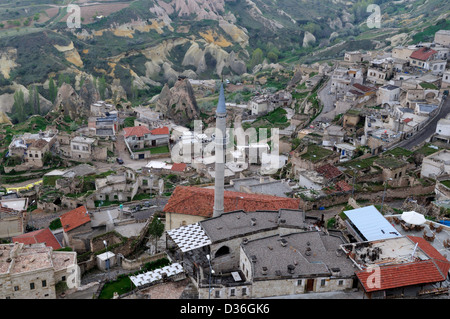 Blick über Uchisar Stadt von der Burg Cappadocia Türkei Stockfoto