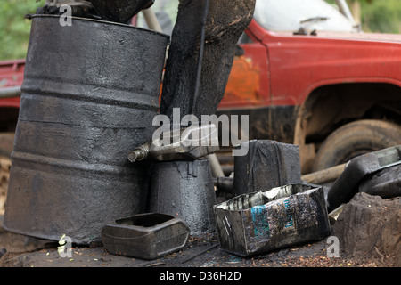 Auto Ölverschmutzung im Lande garage Stockfoto