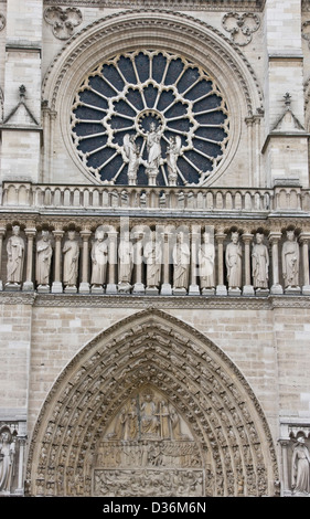 Kathedrale Notre-Dame Rosette Statuen Schnitzereien Paris Frankreich Europa Stockfoto