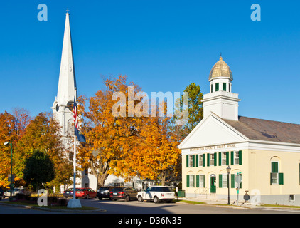Bennington County Court House und weiß gekleideten Kirche Manchester Vermont Vereinigte Staaten von Amerika USA Nordamerika Stockfoto