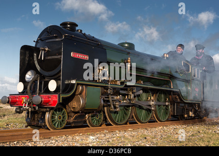 Romney Hythe & Dymchurch Railway "Typhoon" Dampf-Motor in der Nähe von Dungeness Stockfoto