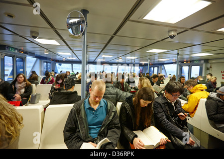 Passagiere auf dem Seabus Kreuzung Hafen Vancouver BC Kanada Stockfoto