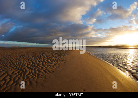 Wintersonne auf Sand Muster, Lindisfarne, Northumberland, Nordostengland, UK, GB Stockfoto