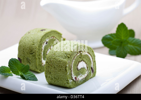 Matcha Kuchen von Grüntee-Pulver. Stockfoto