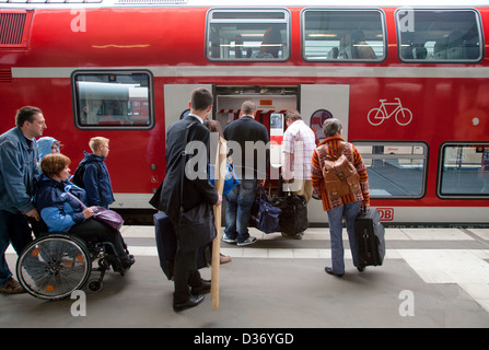 Essen, Deutschland, die Deutsche Bahn auf regionale Schnellzug Essen Stockfoto