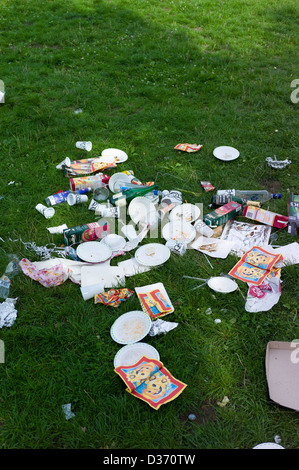 Berlin, Deutschland sind entspannt Muell im Friedrichshain Park Stockfoto