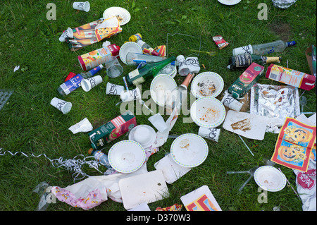 Berlin, Deutschland sind entspannt Muell im Friedrichshain Park Stockfoto