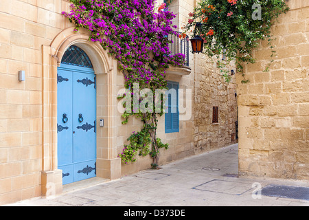 Ein Blick auf eine ruhige Ecke in der mittelalterlichen Stadtmauer Mdina, Malta. Stockfoto