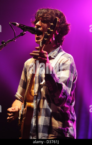BARCELONA, Spanien - NOV 13: Vampire Weekend (Ezra Koenig) führt auf Razzmatazz am 13. November 2010 in Barcelona. Stockfoto