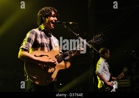 BARCELONA, Spanien - NOV 13: Vampire Weekend (Ezra Koenig) führt auf Razzmatazz am 13. November 2010 in Barcelona. Stockfoto
