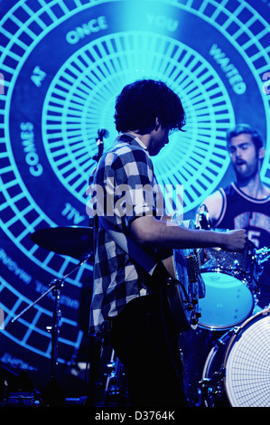 BARCELONA, Spanien - NOV 13: Vampire Weekend (Ezra Koenig) führt auf Razzmatazz am 13. November 2010 in Barcelona. Stockfoto
