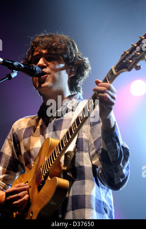 BARCELONA, Spanien - NOV 13: Vampire Weekend (Ezra Koenig) führt auf Razzmatazz am 13. November 2010 in Barcelona. Stockfoto