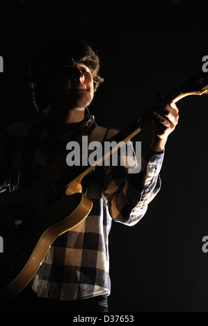 BARCELONA, Spanien - NOV 13: Vampire Weekend (Ezra Koenig) führt auf Razzmatazz am 13. November 2010 in Barcelona. Stockfoto
