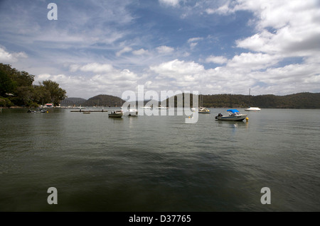 Boote auf dem Wasser auf Dangar Island in Hawkesbury, New-South.Wales, Australien Stockfoto