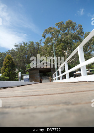 Der Steg oder Wharf am Dangar Insel waren, dass Sie mit der Fähre geliefert werden. In der Nähe der Hawkesbury River Bridge. Stockfoto