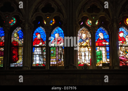 Mittelalterliche gotische Glasfenster. Die Kathedrale Basilika Saint-Denis Paris Frankreich Stockfoto