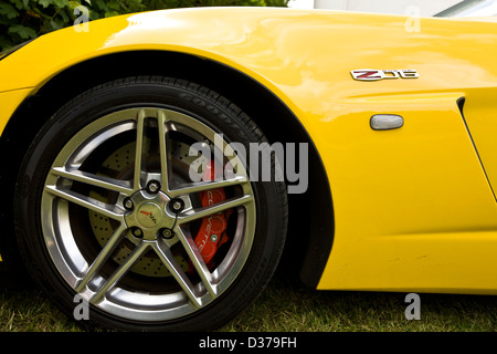 Radnabe auf gelbe C6 Chevrolet Corvette, Winchester, England, 06 Stockfoto