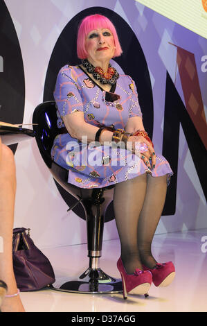 London, UK. 11. Februar 2013. Zandra Rhodes bei Pure London, Olympia, London, UK. Pure London ist Großbritanniens führender Mode Event kaufen. 11. Februar 2013 Foto von Menschen Presse/Alamy live-Nachrichten. Stockfoto