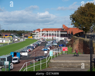 Chester Racecourse, bekannt als die Roodee ist entsprechend amtlichen Aufzeichnungen die ältesten Pferderennbahn in England noch gebräuchlich. Stockfoto