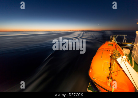 Rettungsboot auf Kreuzfahrtschiff, Scoresbysund, Grönland Akademik Sergey Vavilov jetzt als ein Kreuzfahrtschiff für Polarregionen Stockfoto