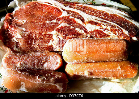 Gefrorenes Fleisch Küche Gefrierschrank entnommen Stockfoto