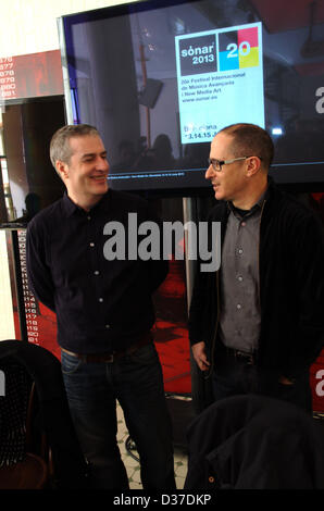 Barcelona, Spanien. 12. Februar 2013. Zwei der Regisseure von Sonar, Ricard Robles (links) und Enric Palau (rechts). Heute präsentiert Antiga Fabrica Damm Barcelona in der elektronischen Musik Festival Sonar Barcelona mit Künstlern so Kraftwerk, Pet Shop Boys, Skrillex & Laurent Garnier. Bildnachweis: Fco Javier Rivas Martin / Alamy Live News Stockfoto