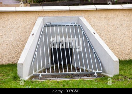 Die neuen Hochwasserschutzanlagen in Cockermouth, Cumbria, UK, gebaut nach der Flutkatastrophe 2009 Stockfoto