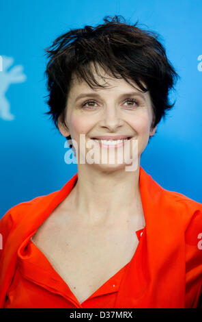 Französische Schauspielerin Juliette Binoche stellt bei einem Fototermin für den Film "Camille Claudel 1915" während der 63. jährlichen internationalen Filmfestspiele Berlin, in Berlin, Deutschland, 12. Februar 2013. Der Film wird im Wettbewerb der Berlinale präsentiert. Foto: Kay Nietfeld/dpa Stockfoto