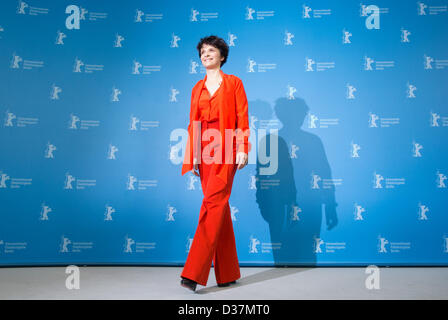 Französische Schauspielerin Juliette Binoche stellt bei einem Fototermin für den Film "Camille Claudel 1915" während der 63. jährlichen internationalen Filmfestspiele Berlin, in Berlin, Deutschland, 12. Februar 2013. Der Film wird im Wettbewerb der Berlinale präsentiert. Foto: Kay Nietfeld/dpa Stockfoto